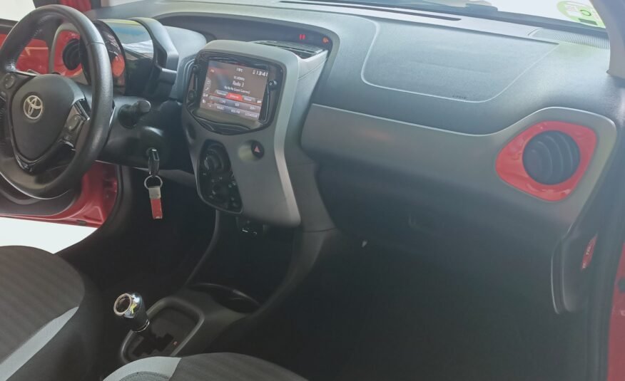 TOYOTA aygo xplay