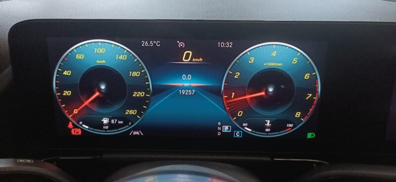 MERCEDES-BENZ GLA 180