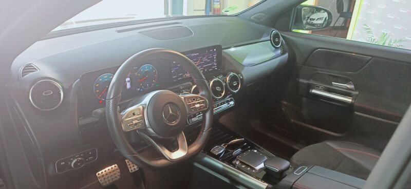 MERCEDES-BENZ GLA 180
