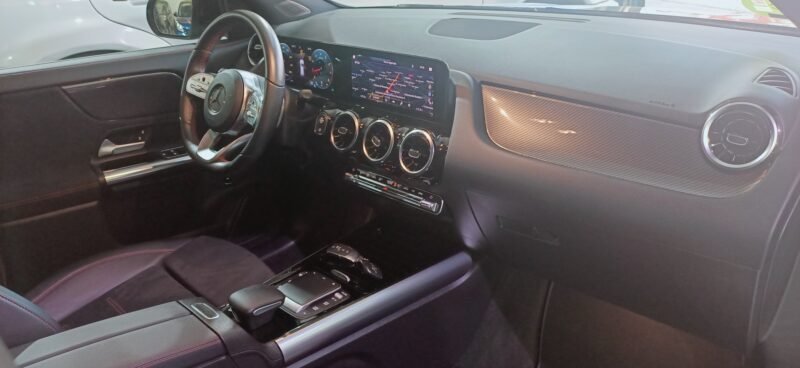 MERCEDES-BENZ GLA 180