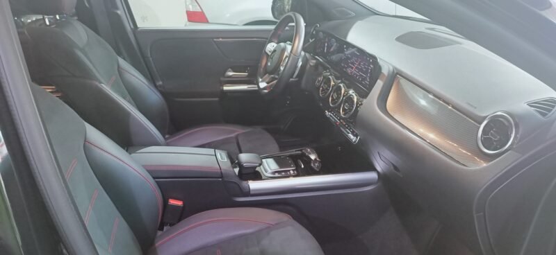 MERCEDES-BENZ GLA 180