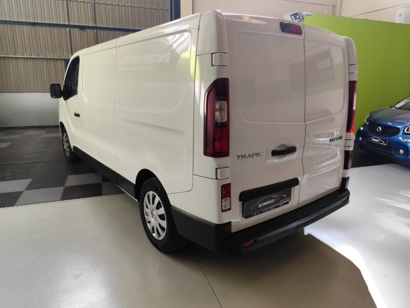 RENAULT trafic
