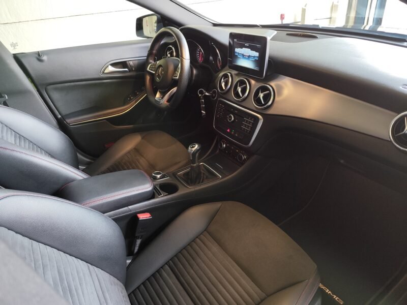 MERCEDES-BENZ CLA 200 AMG