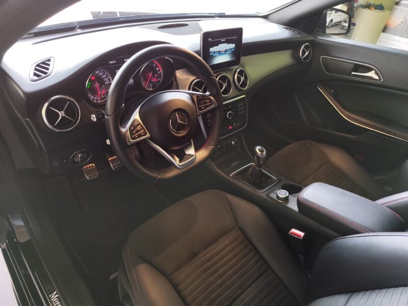 MERCEDES-BENZ CLA 200 AMG