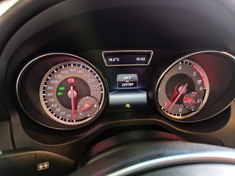 MERCEDES-BENZ CLA 200 AMG