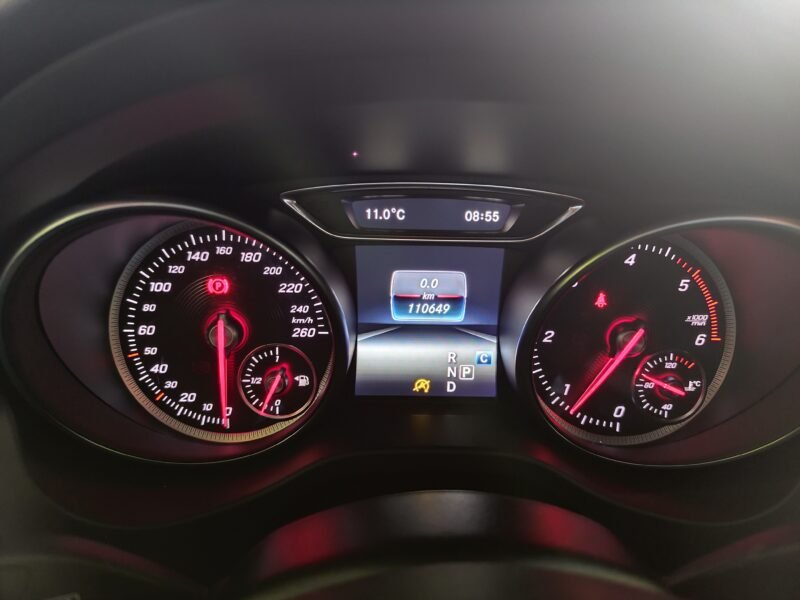 MERCEDES-BENZ GLA 220d 4MATIC