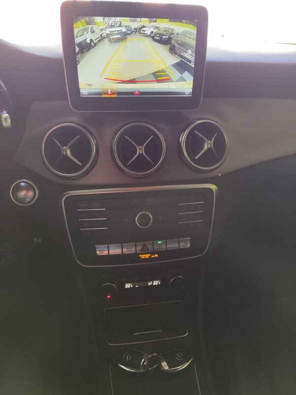 MERCEDES-BENZ GLA 220d 4MATIC