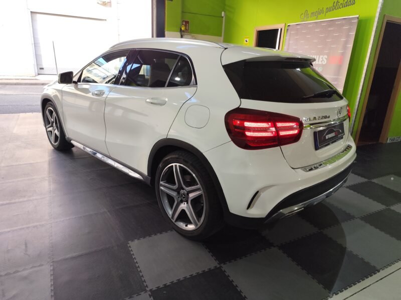 MERCEDES-BENZ GLA 220d 4MATIC