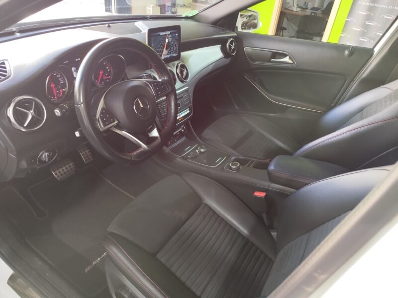 MERCEDES-BENZ GLA 220d 4MATIC