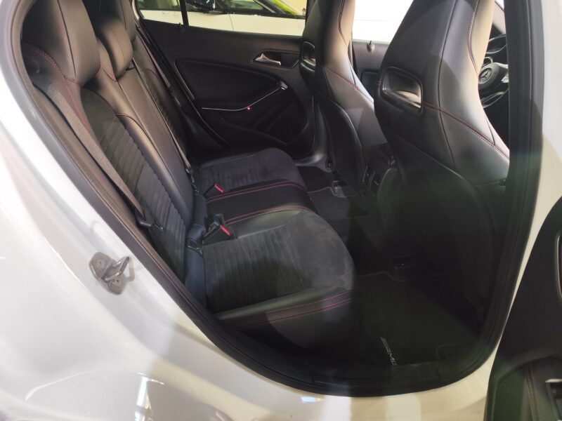 MERCEDES-BENZ GLA 220d 4MATIC